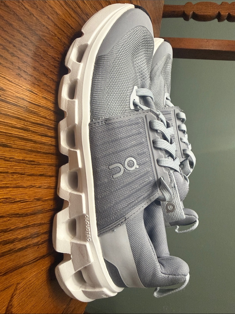 On Cloud Running Big Kids Cloudnova Sneaker in Light Gray and White (5Y / 6.5 W)
